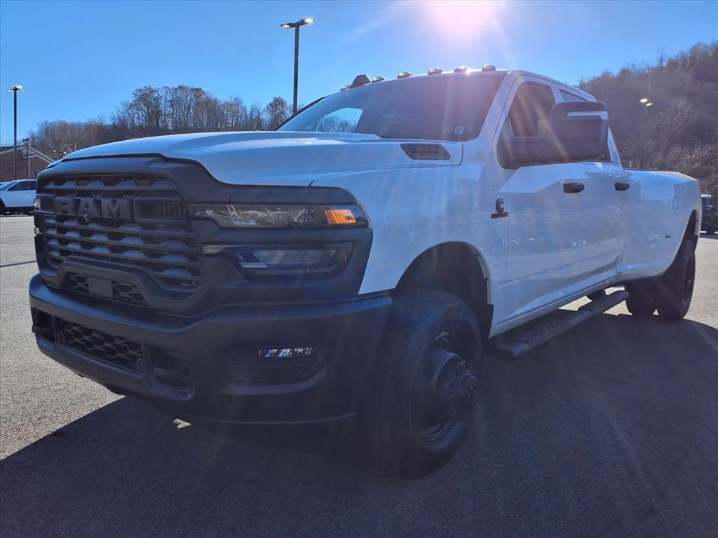 New 2026 Bright White Clear-Coat Exterior Paint RAM Tradesman image 3