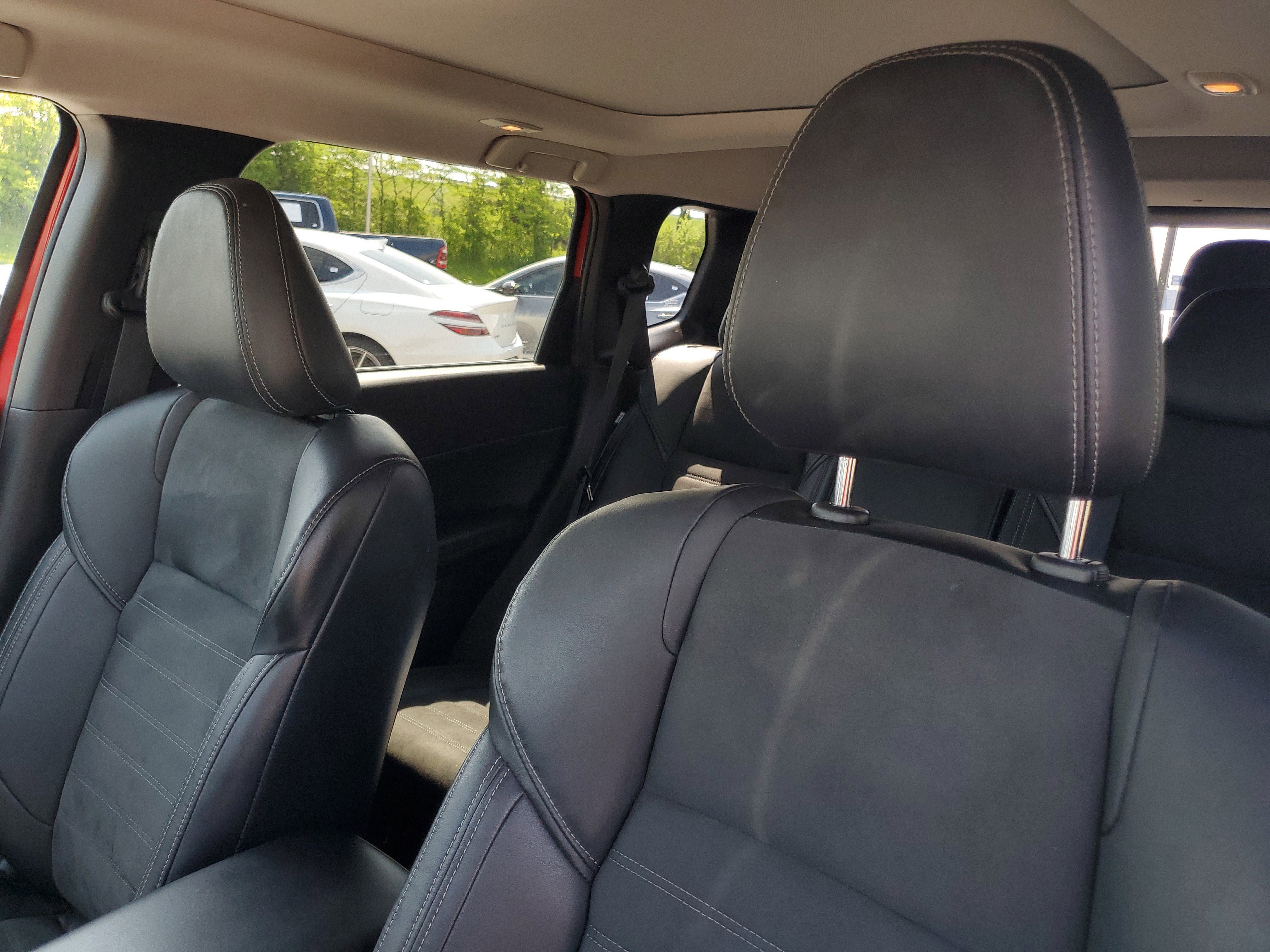 Used 2023 Red Mitsubishi SE image 17