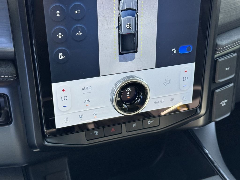 2025 Ford F-150 Lightning Flash - Photo 19
