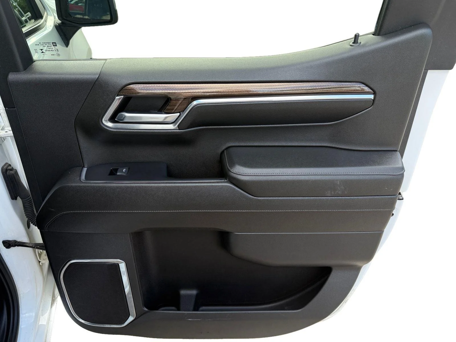 Used 2024 Summit White Chevrolet LT image 22