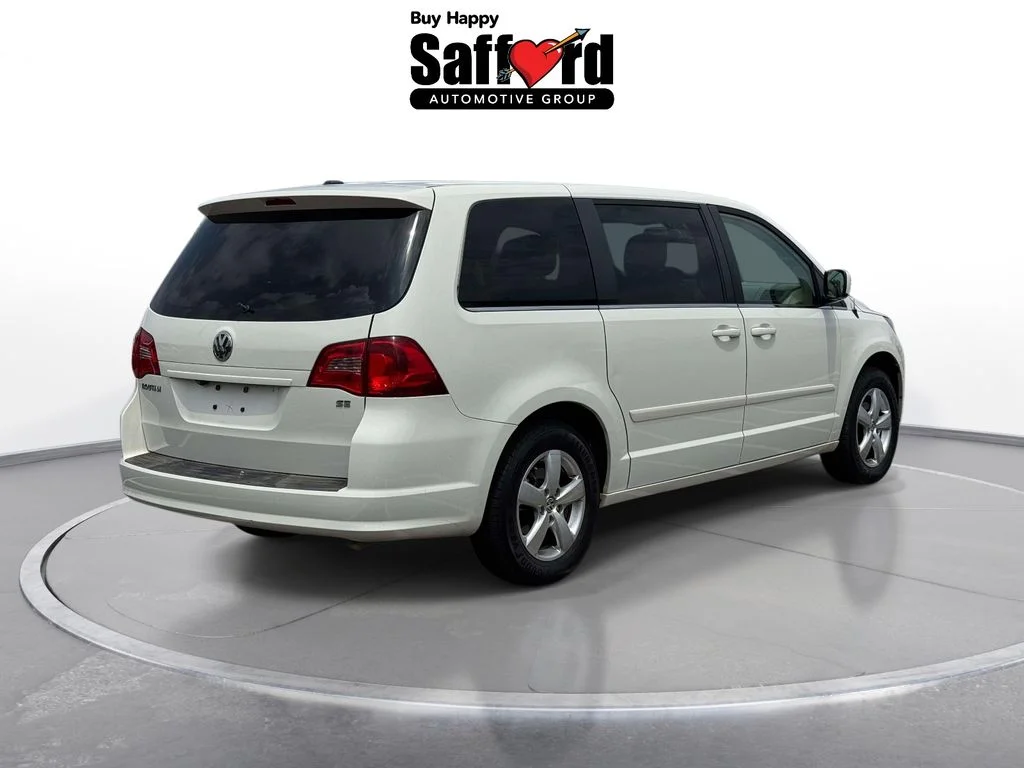 Used 2010 White Volkswagen SE image 9