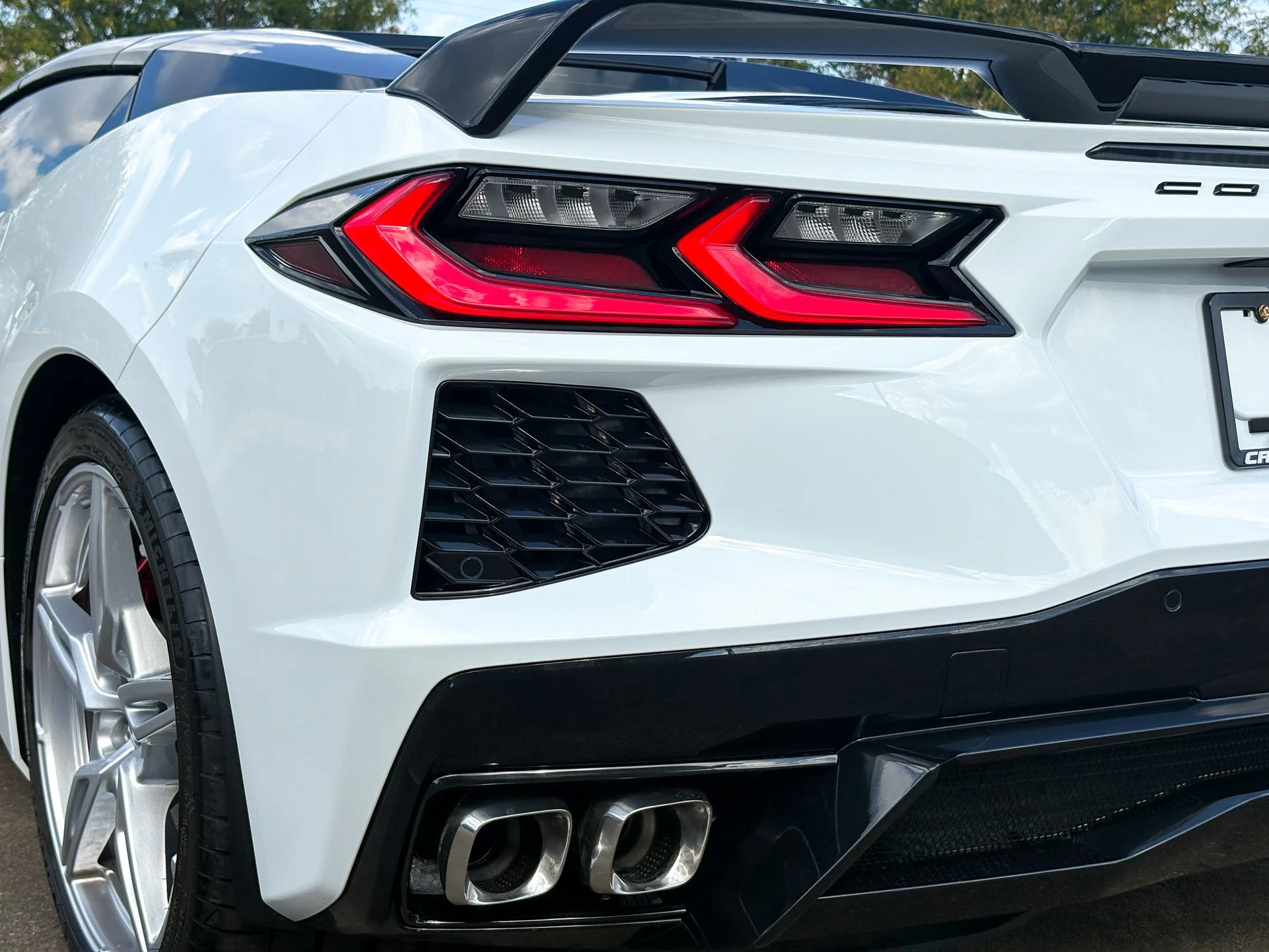 Used 2023 White Chevrolet Stingray image 11