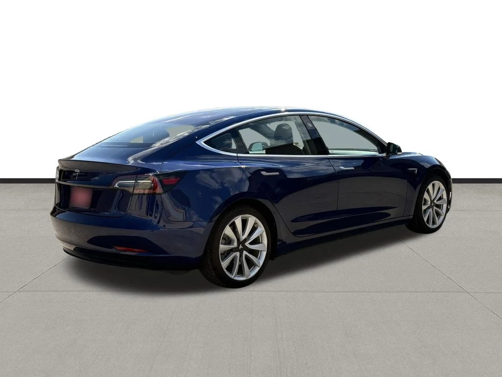 Used 2018 Deep Blue Metallic Tesla Long Range image 5