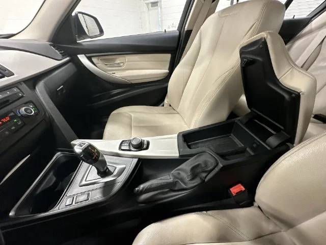 Used 2015 Alpine White BMW 320i image 25