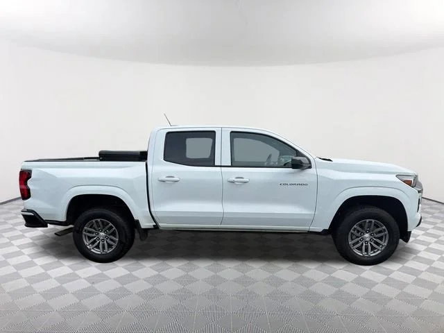 Used 2025 Summit White Chevrolet WT/LT image 4