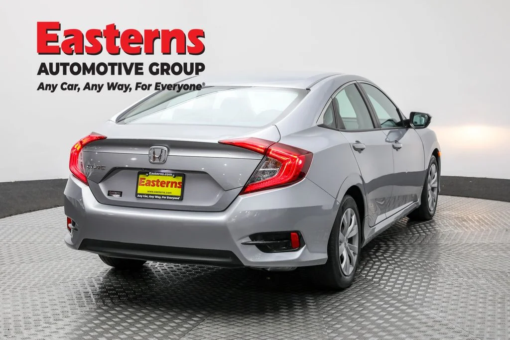 Used 2018 Silver Honda LX image 5