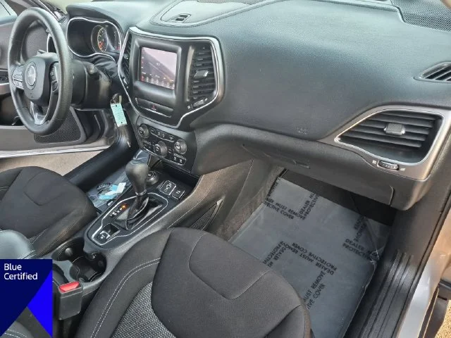 Used 2020 Silver Jeep Latitude image 36