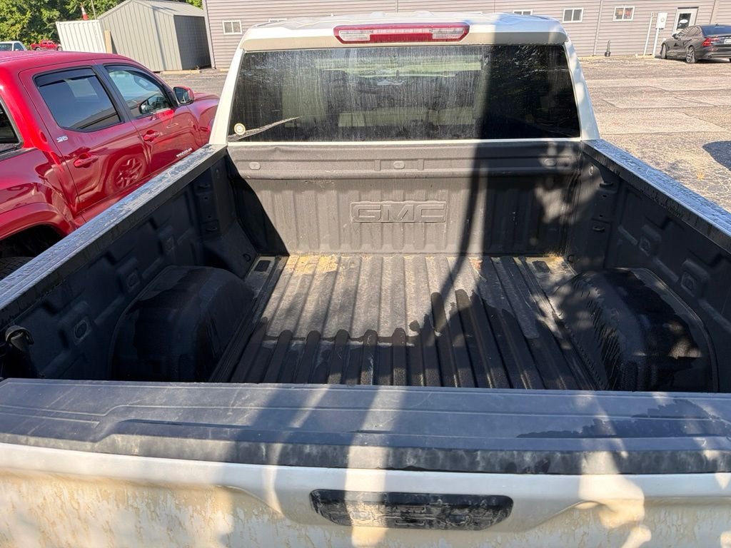 Used 2025 White GMC SLT image 4