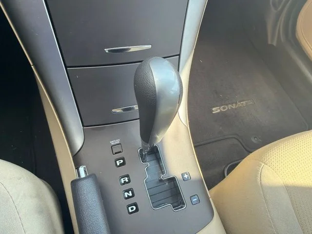 Used 2009 Brown Hyundai GLS image 14
