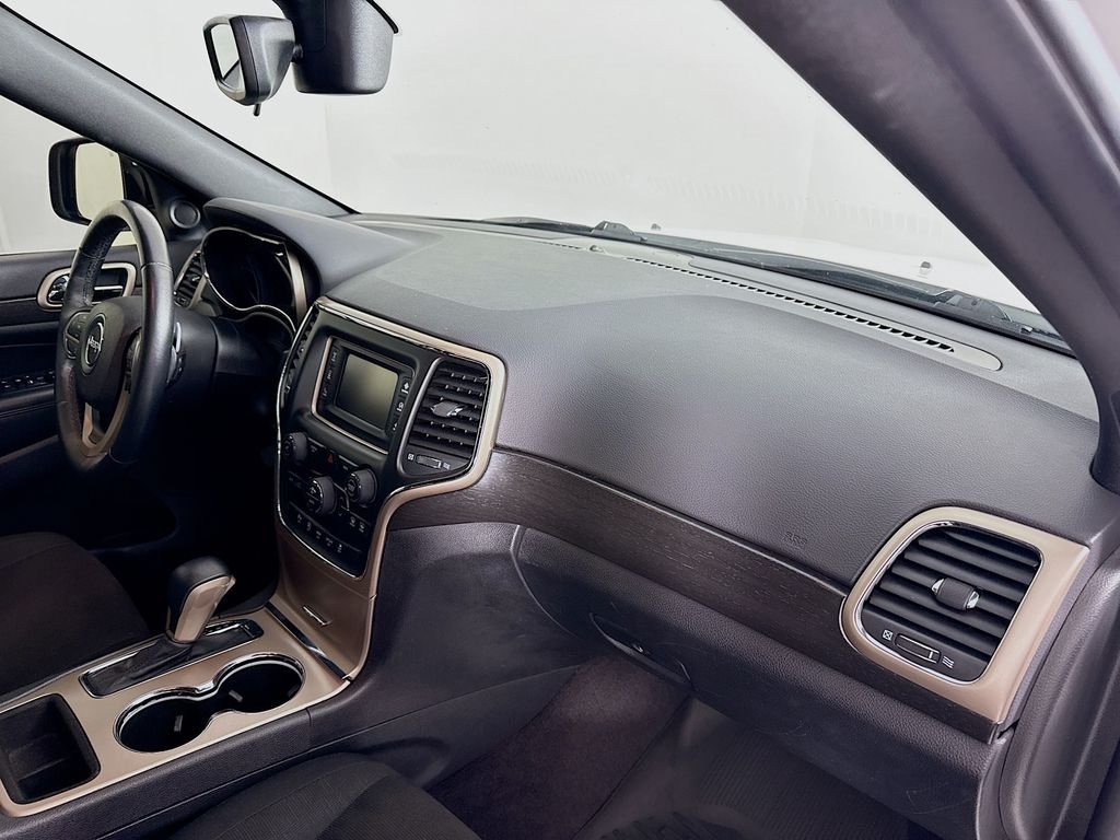 Used 2017 White Jeep Laredo image 28