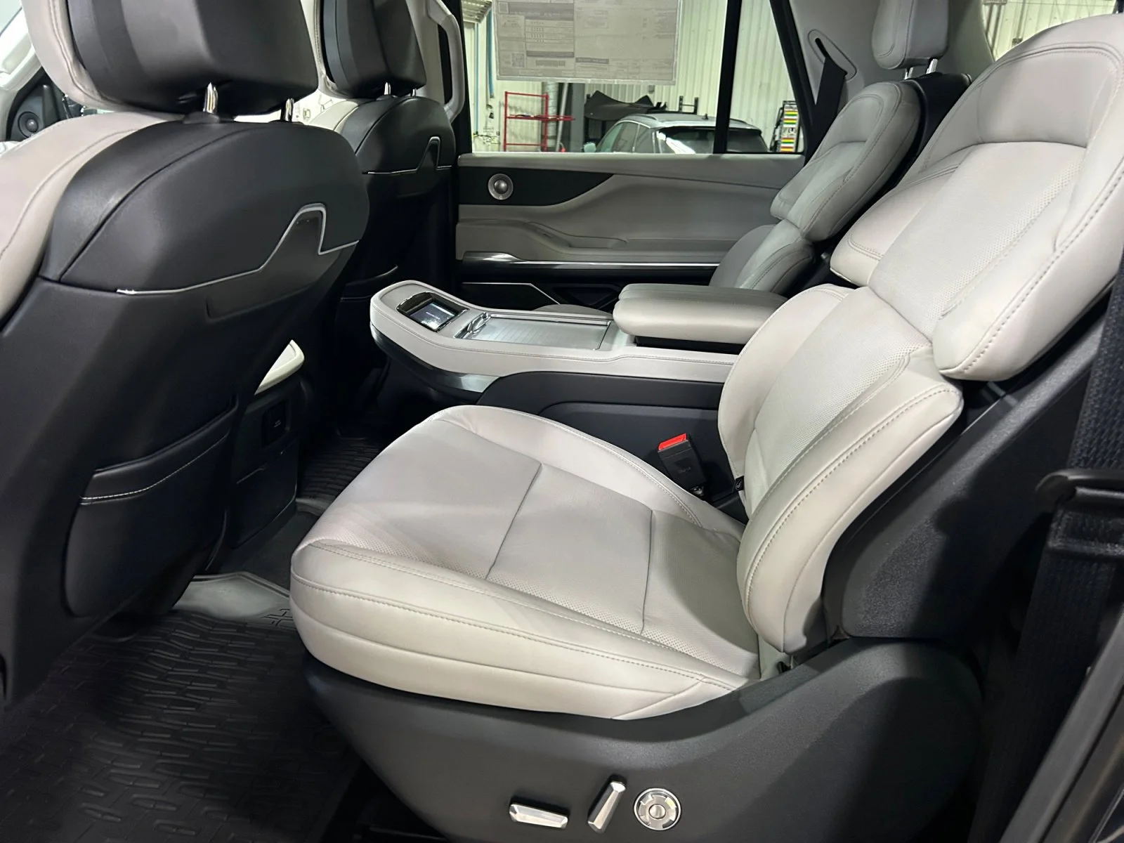 New 2026 Flight Blue Metallic Clearcoat Lincoln Reserve image 19