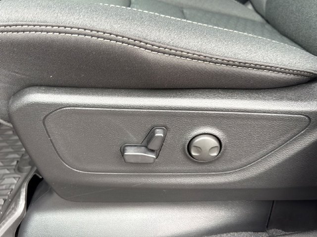 New 2026 Molten Red Pearl-Coat Exterior Paint RAM Big Horn/Lone Star image 9
