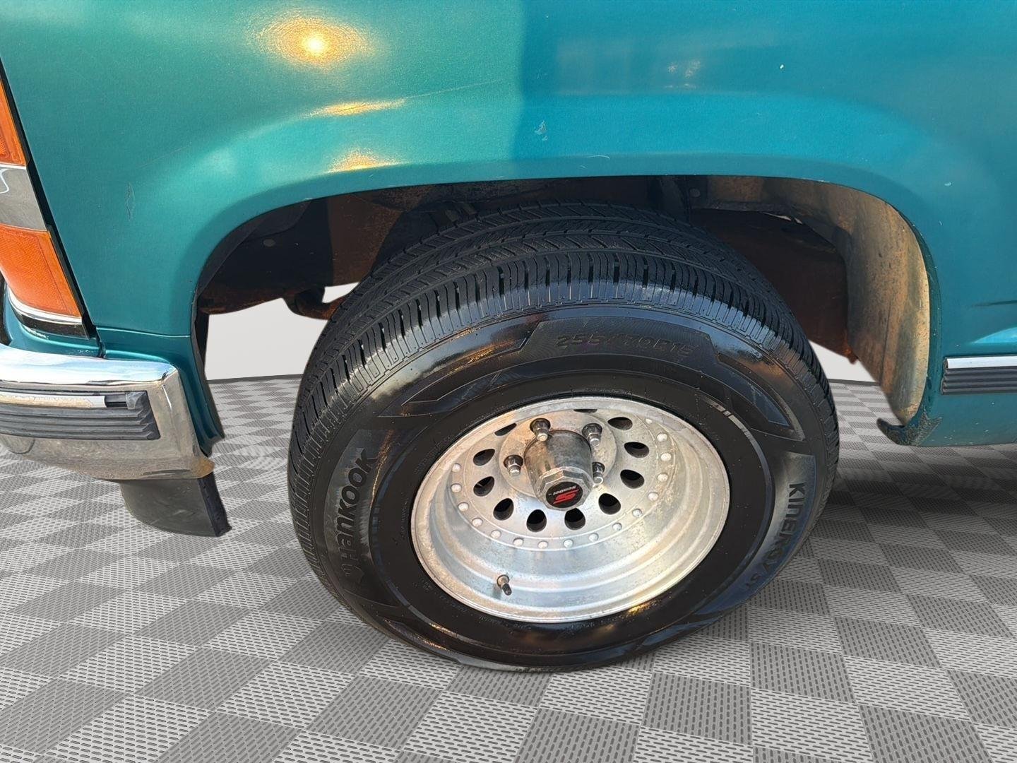Used 1994 GREEN Chevrolet base image 15