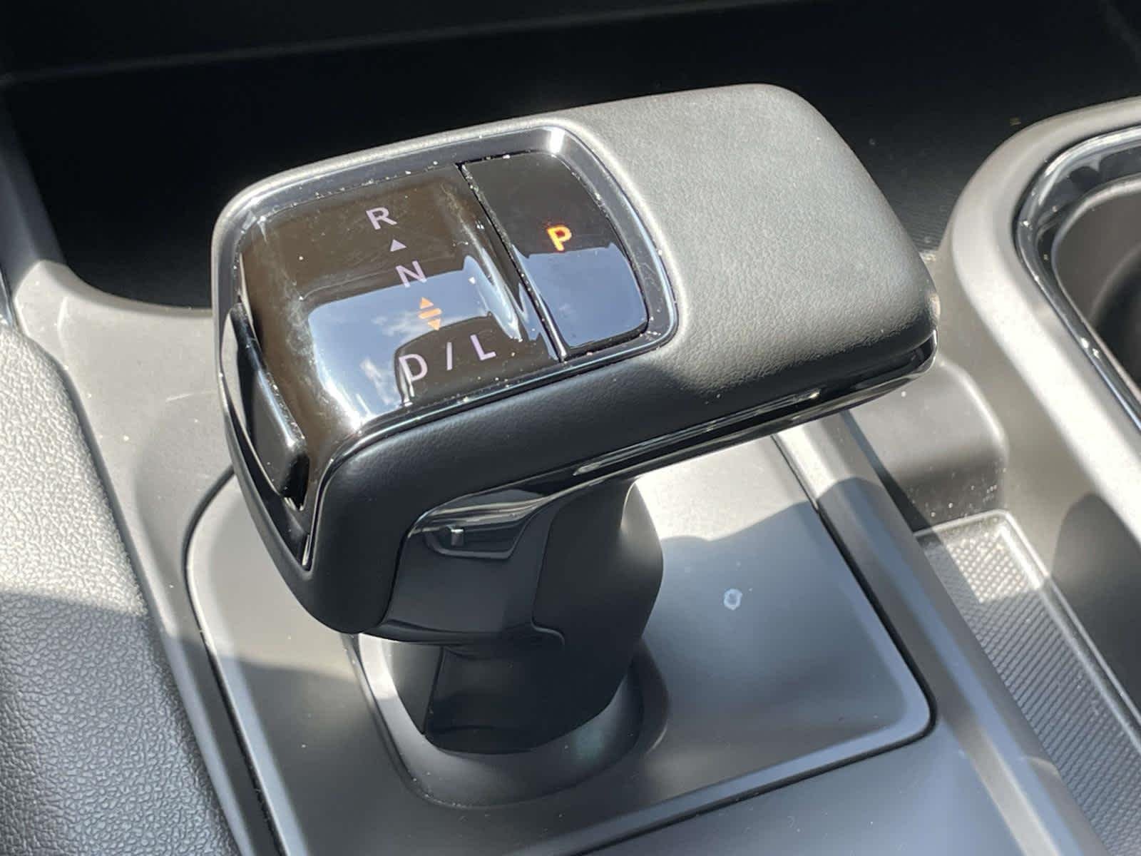 Used 2024 Sterling Metallic GMC AT4 image 27