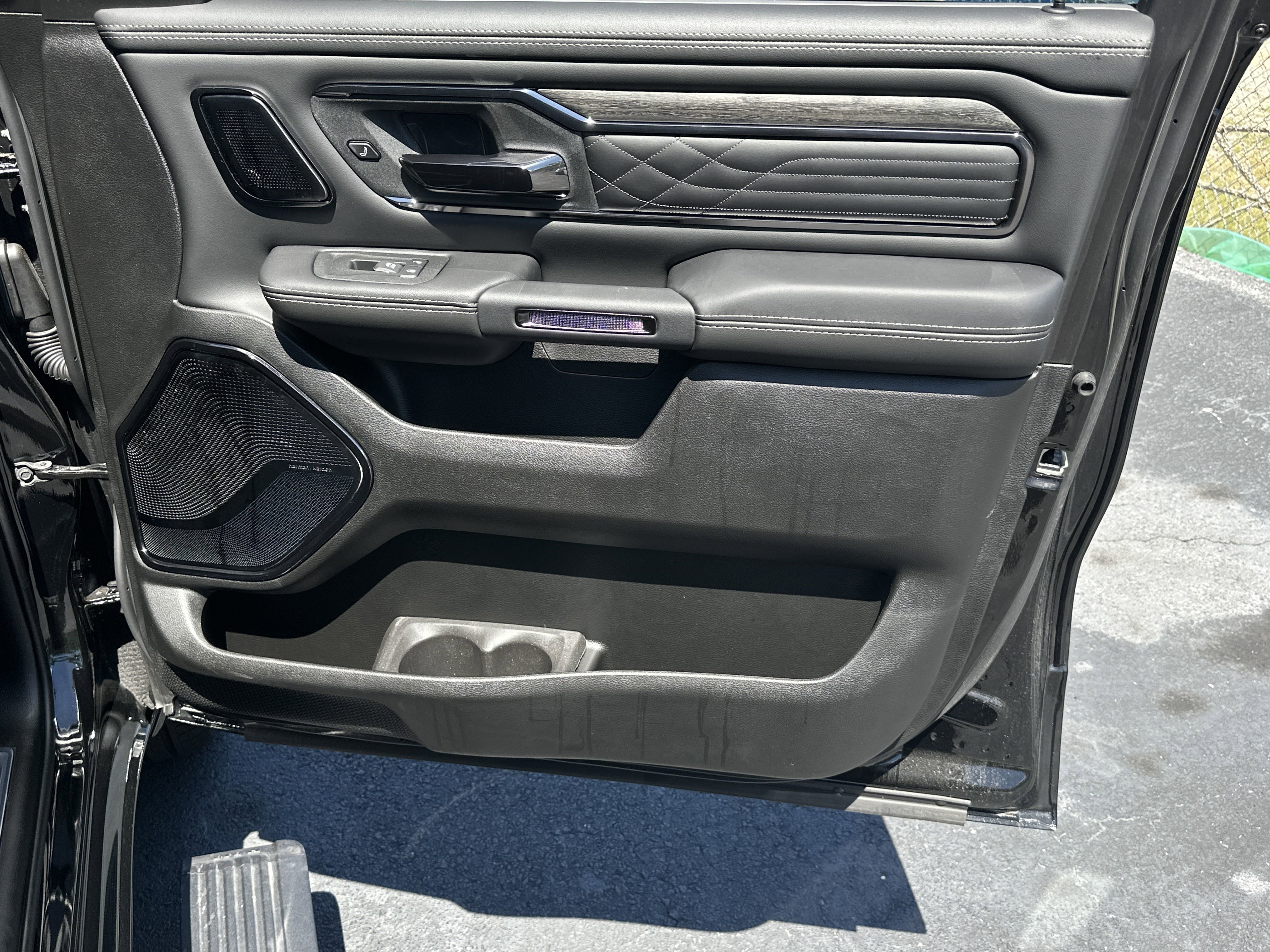 2025 RAM 1500 Limited - Photo 16