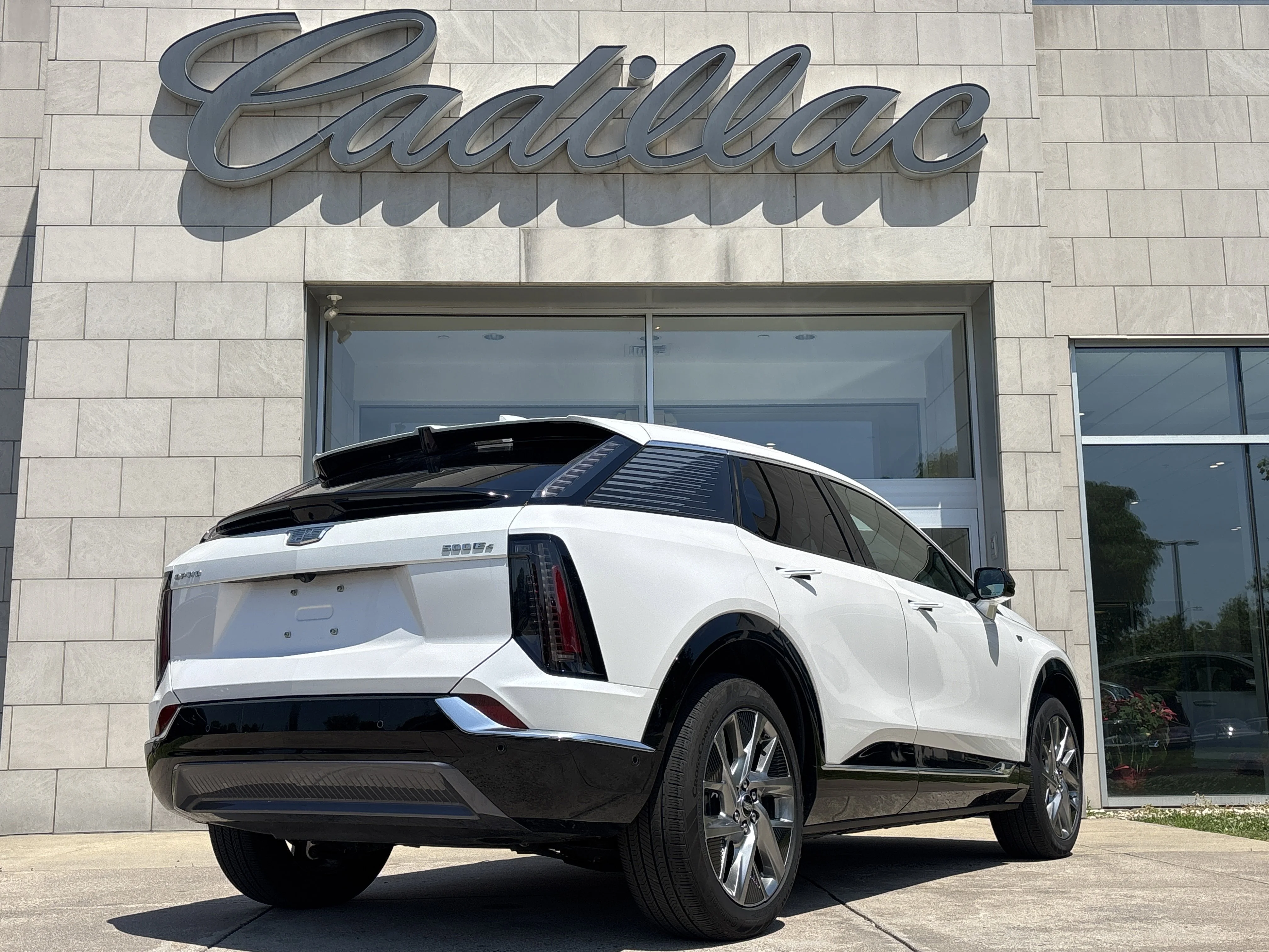 Used 2025 Crystal White Tricoat Cadillac Luxury image 4