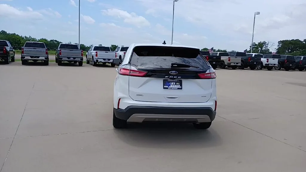 Used 2022 White Ford SEL image 7