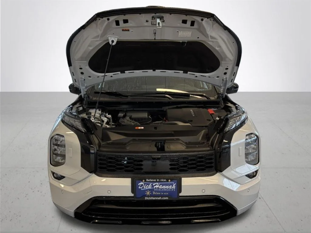 New 2026 White Nissan Platinum image 4