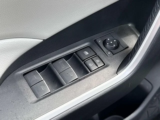 Used 2023  Toyota XLE image 27