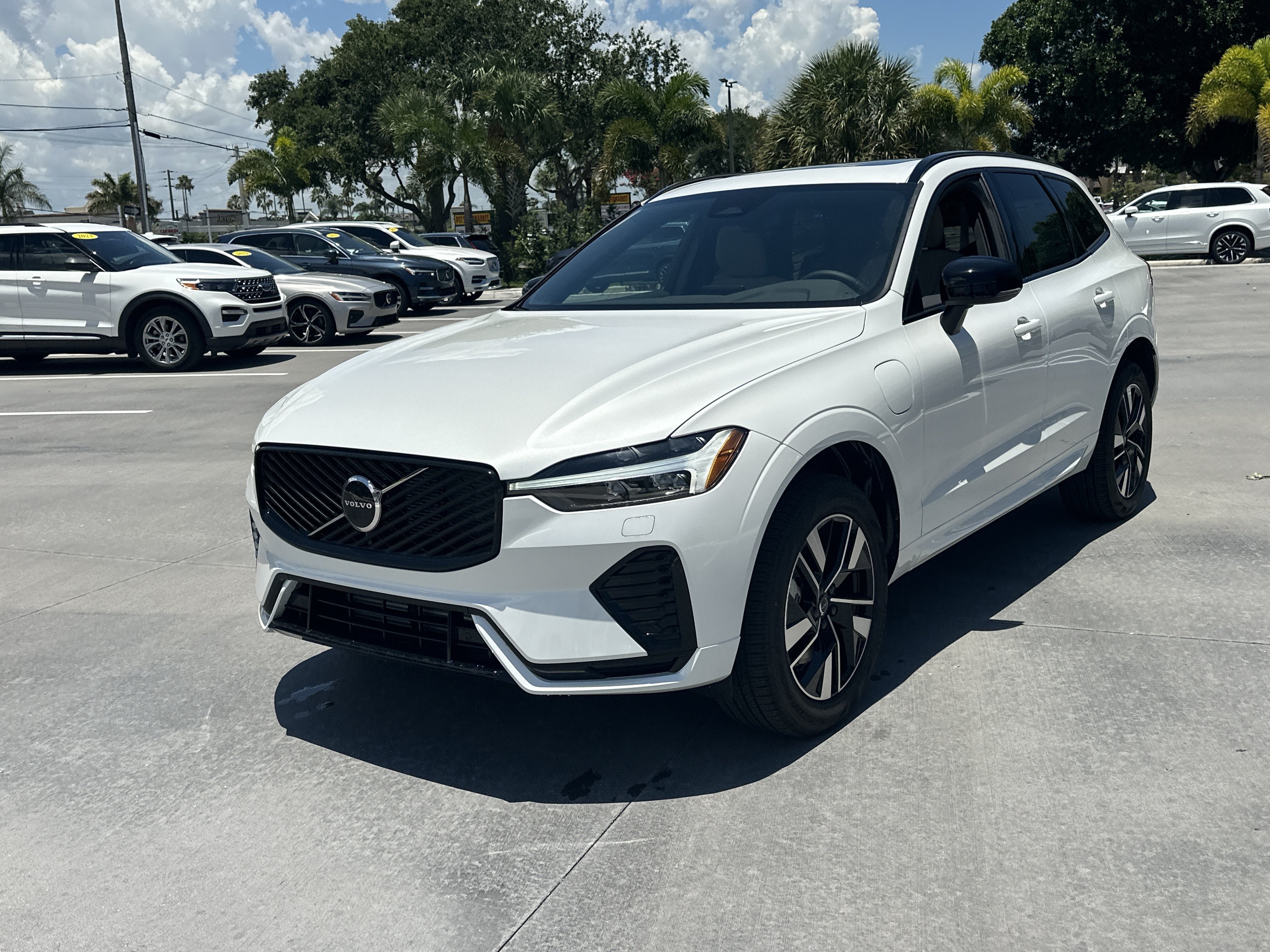 New 2026 Crystal White Volvo Core image 3