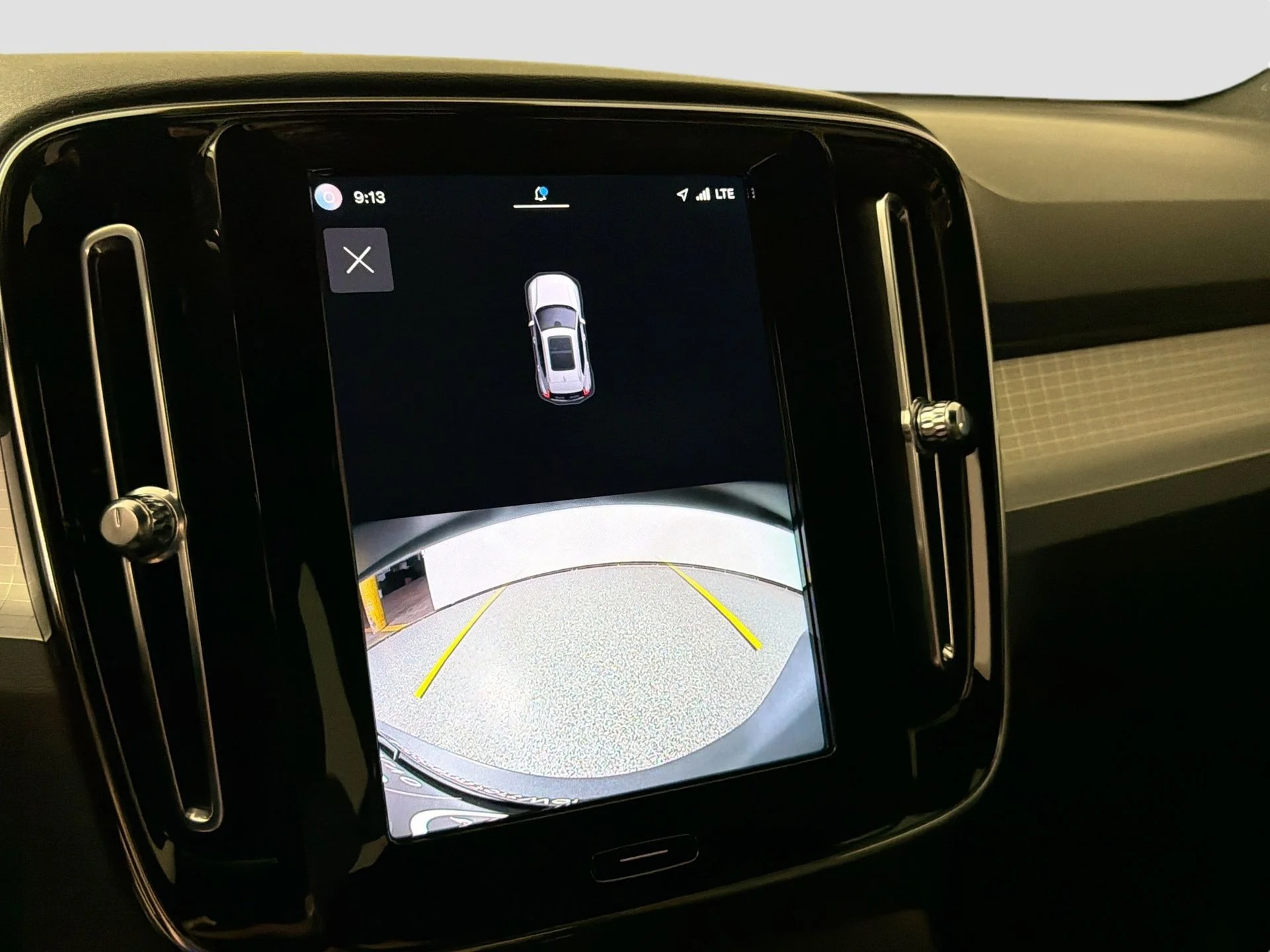 Certified Used 2023 Crystal White Volvo Core  image 14