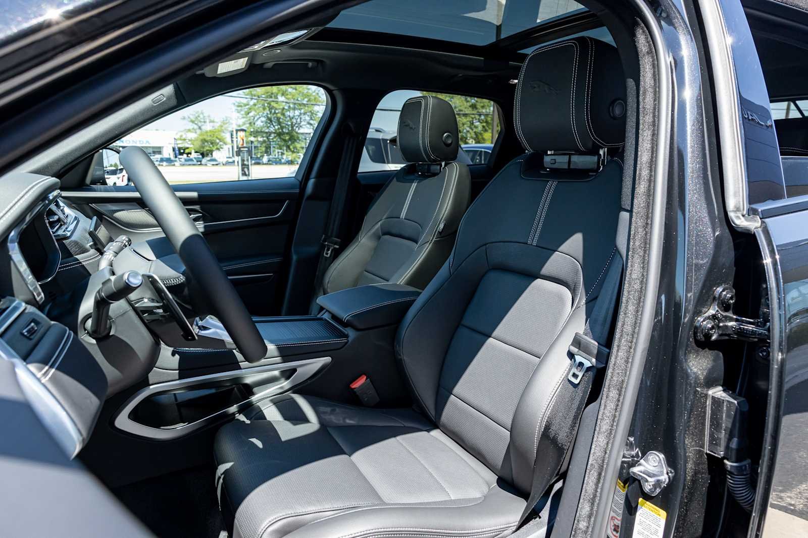 2026 Jaguar F-Pace R-Dynamic S - Photo 26
