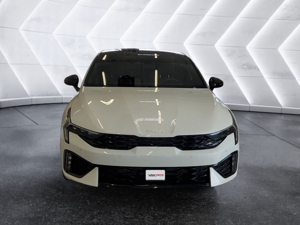 Used 2025 White Kia GT-Line image 2