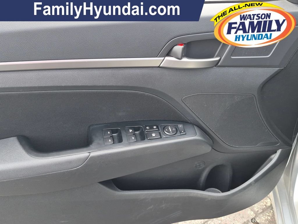 Used 2018 Silver Hyundai Value Edition image 23