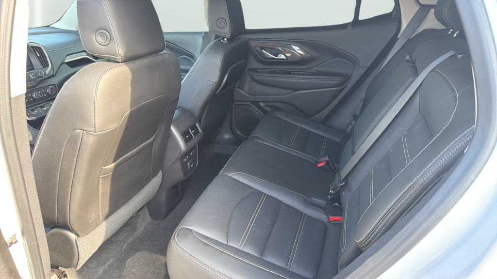 Used 2024 White GMC Denali image 18