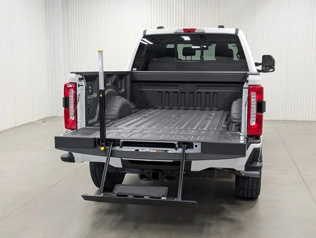 New 2026 Star White Metallic Tri-Coat Ford F-250® Lariat® image 69