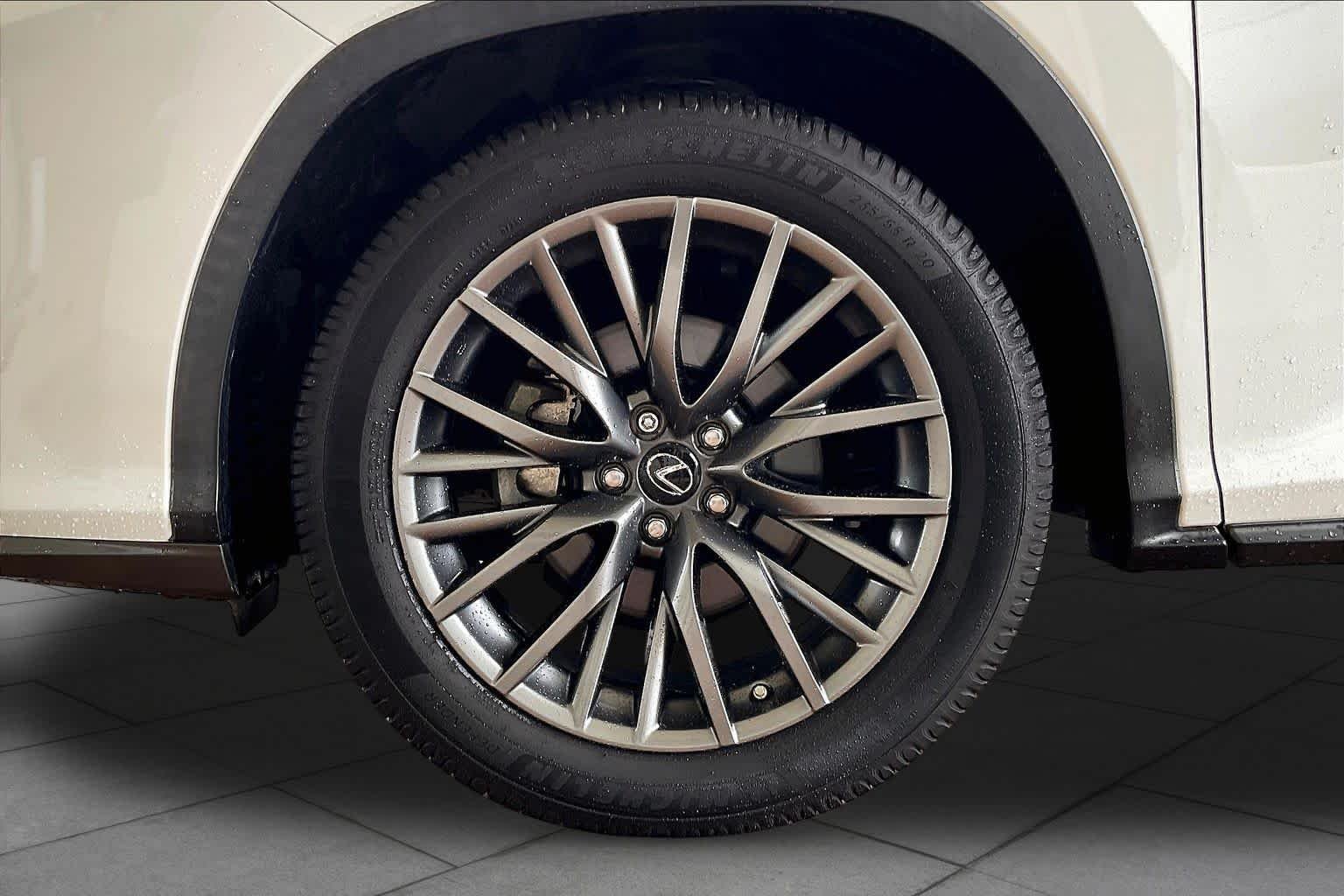 Used 2018 Ultra White Lexus  image 10