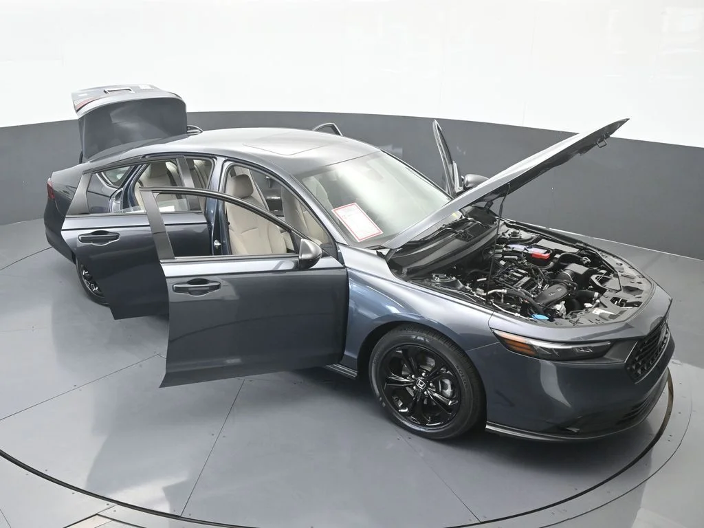 Used 2025 Gray Honda SE image 68