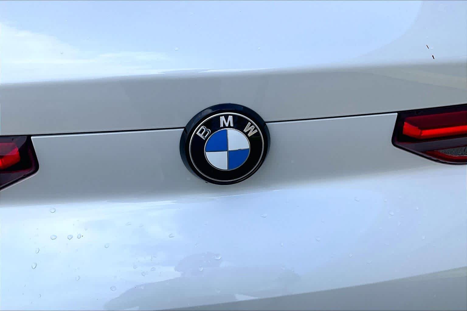 Used 2024 Mineral White Metallic BMW xDrive40i image 10