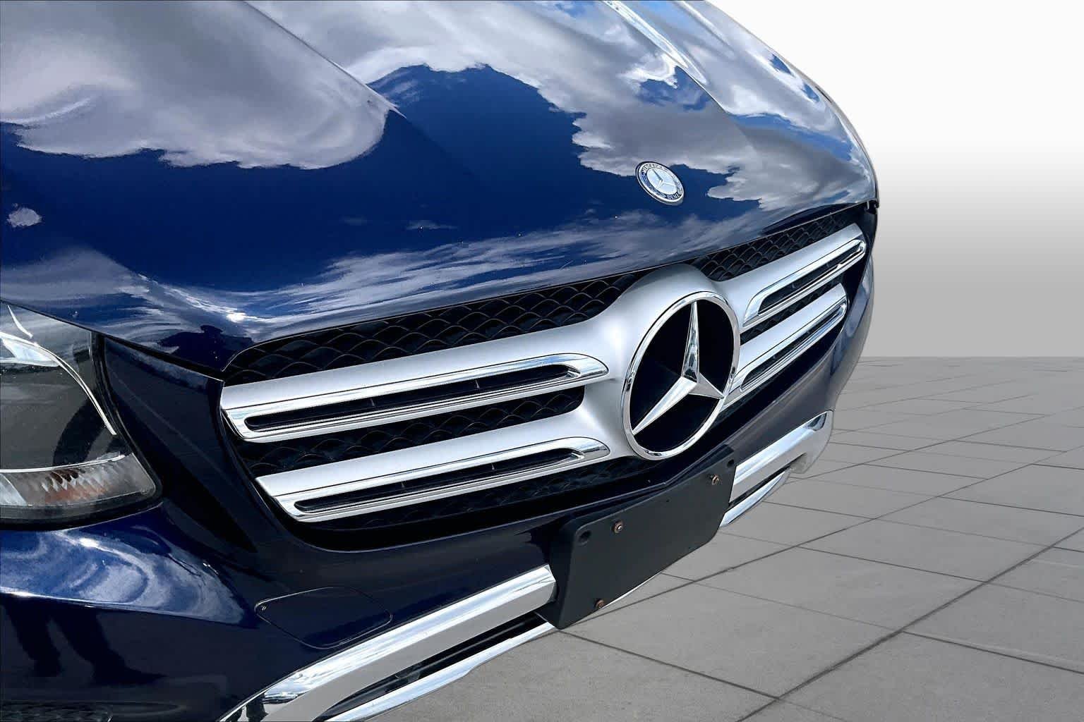 Used 2017 Lunar Blue Metallic Mercedes-Benz GLC 300 image 28