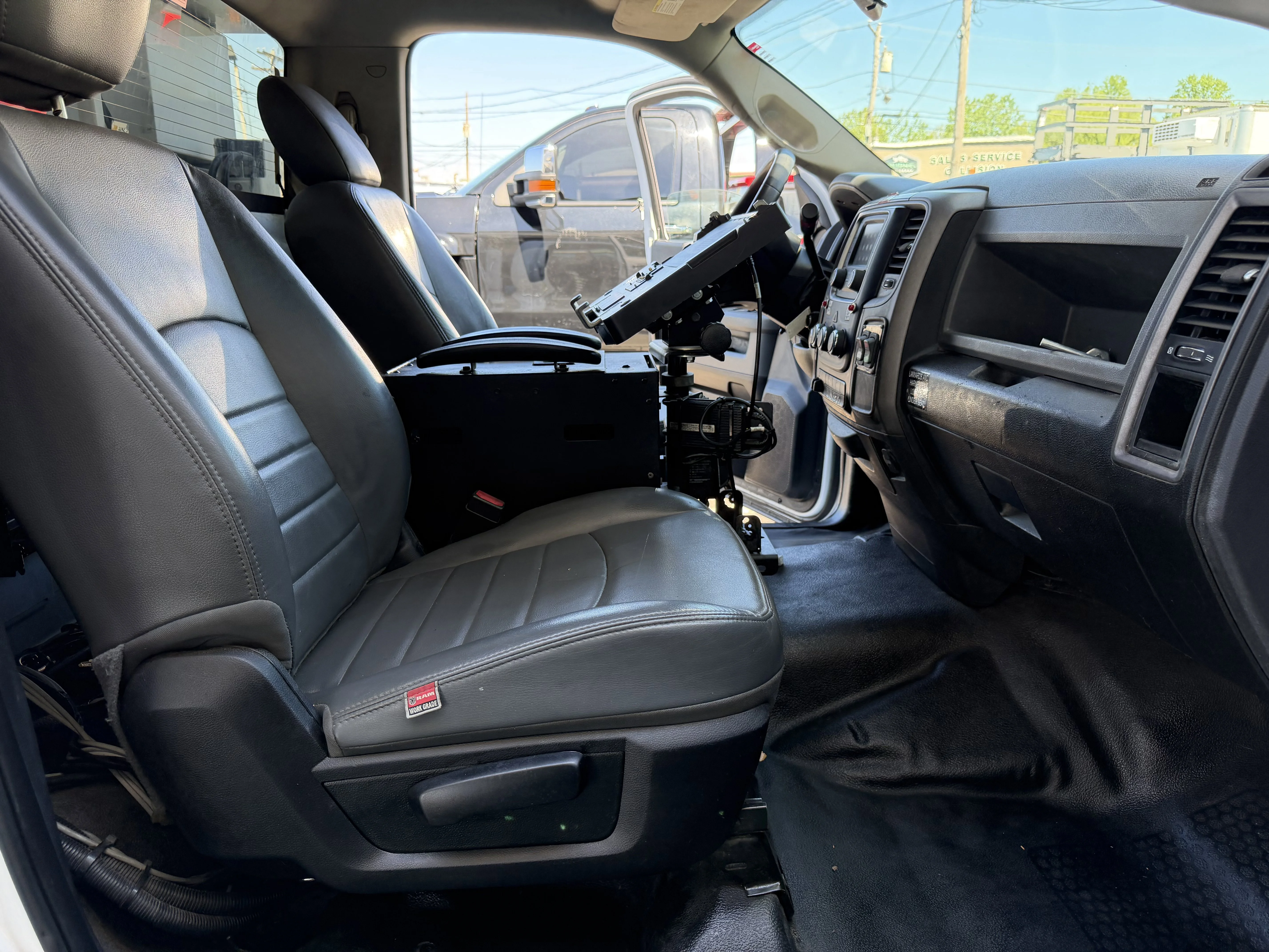 Used 2017 Bright White Clearcoat Ram  image 13