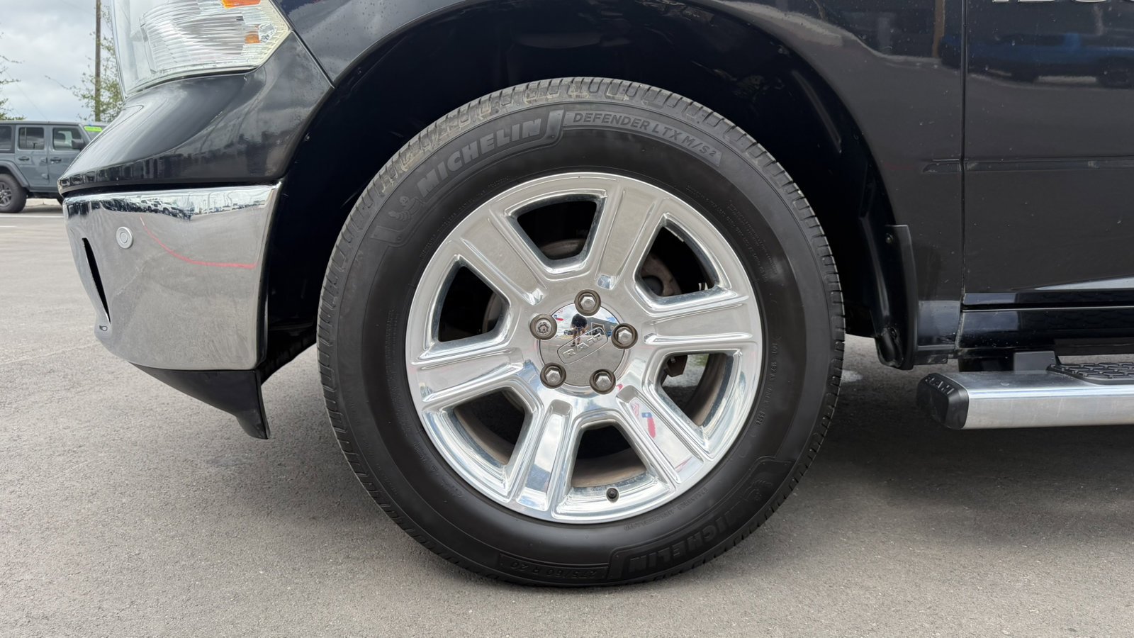 Used 2018 Brilliant Black Crystal Pearlcoat Ram Lone Star Silver image 29