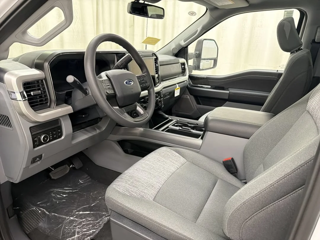 New 2026 Oxford White Ford F-250® XLT image 14