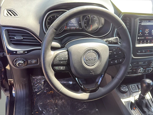 Used 2023 Black Jeep Altitude image 13