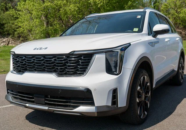 Used 2025 White Kia EX image 2