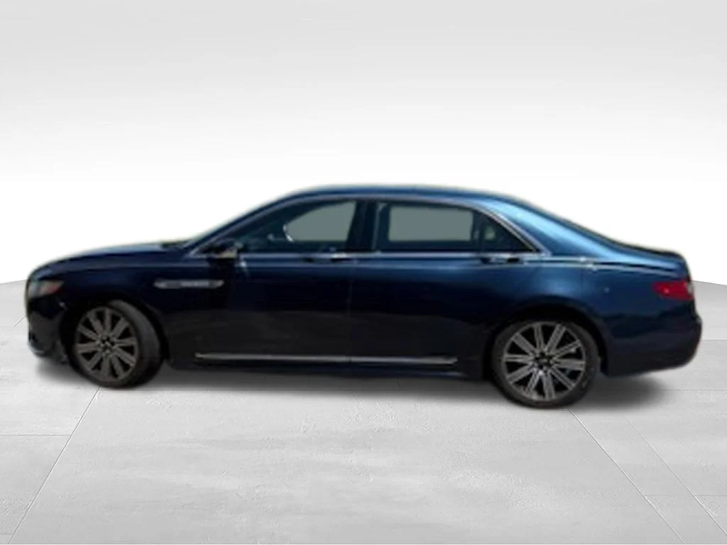 Used 2017 Midnight Sapphire Blue Metallic Lincoln Reserve image 3