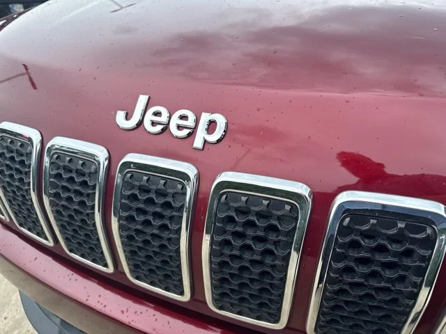 Used 2020 Red Jeep Latitude image 13