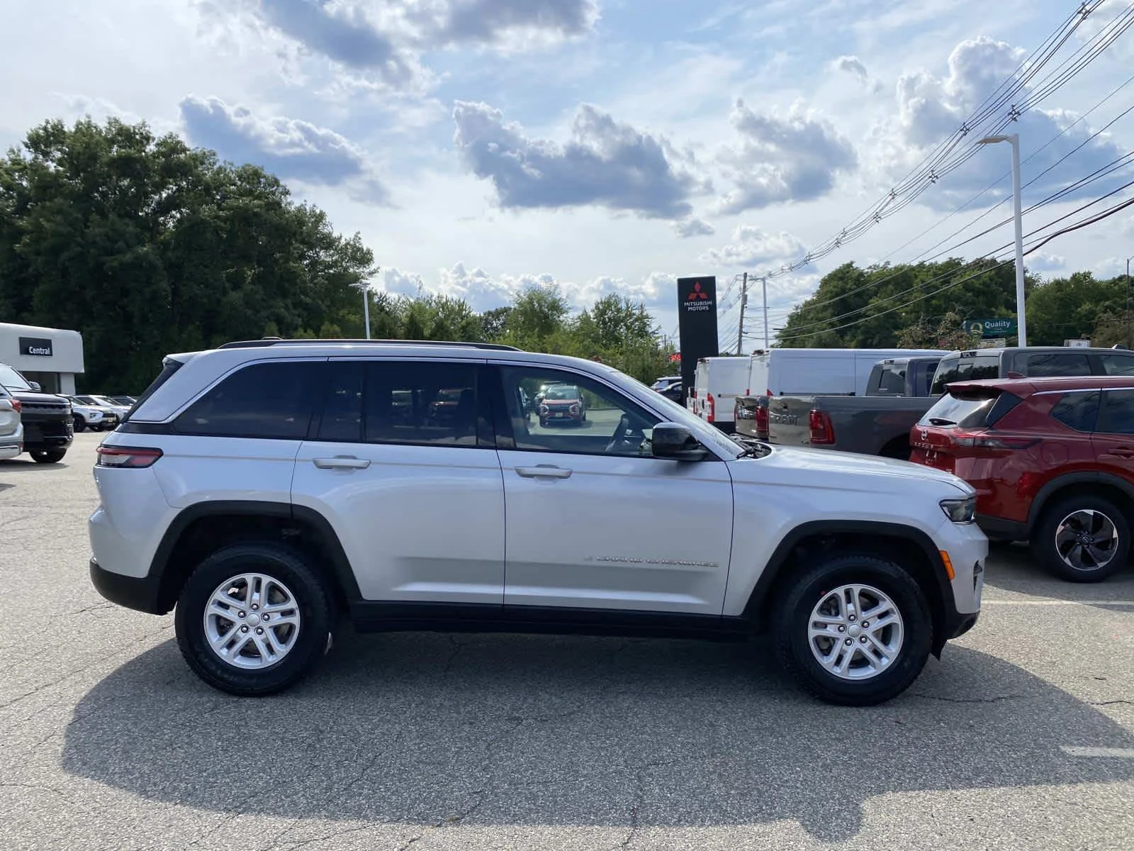 Certified Used 2023 Silver Zynith Jeep Laredo image 2