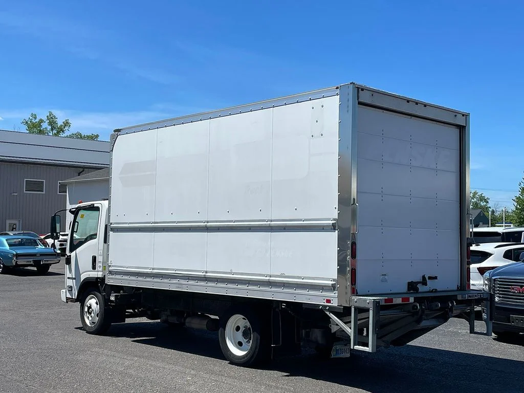 Used 2021 White Isuzu  image 7