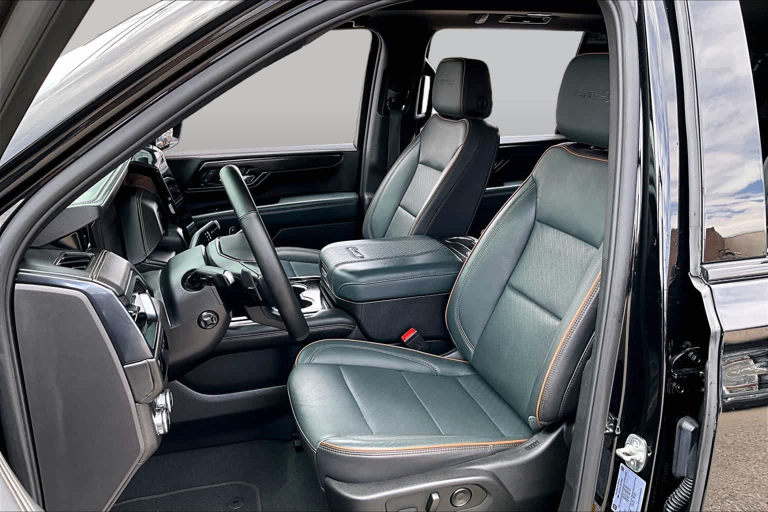 Used 2025 Onyx Black GMC AT4 image 8