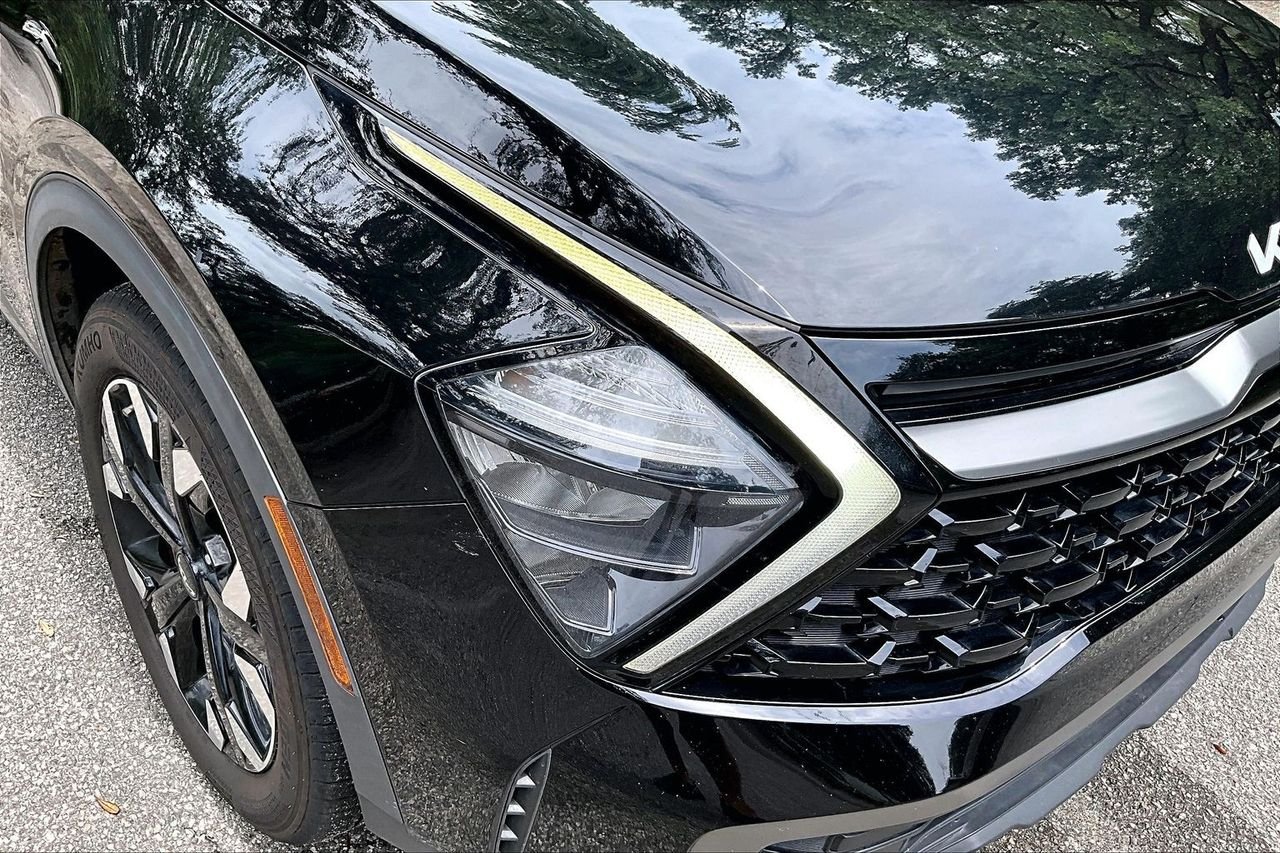 Used 2023 Black Kia X-Line image 31