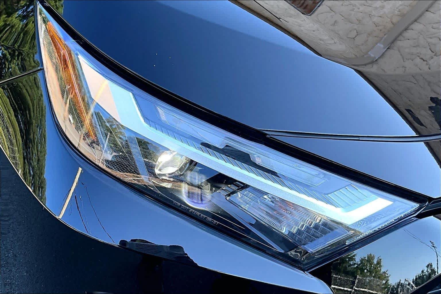 Used 2025 Midnight Black Metallic Toyota XLE image 28