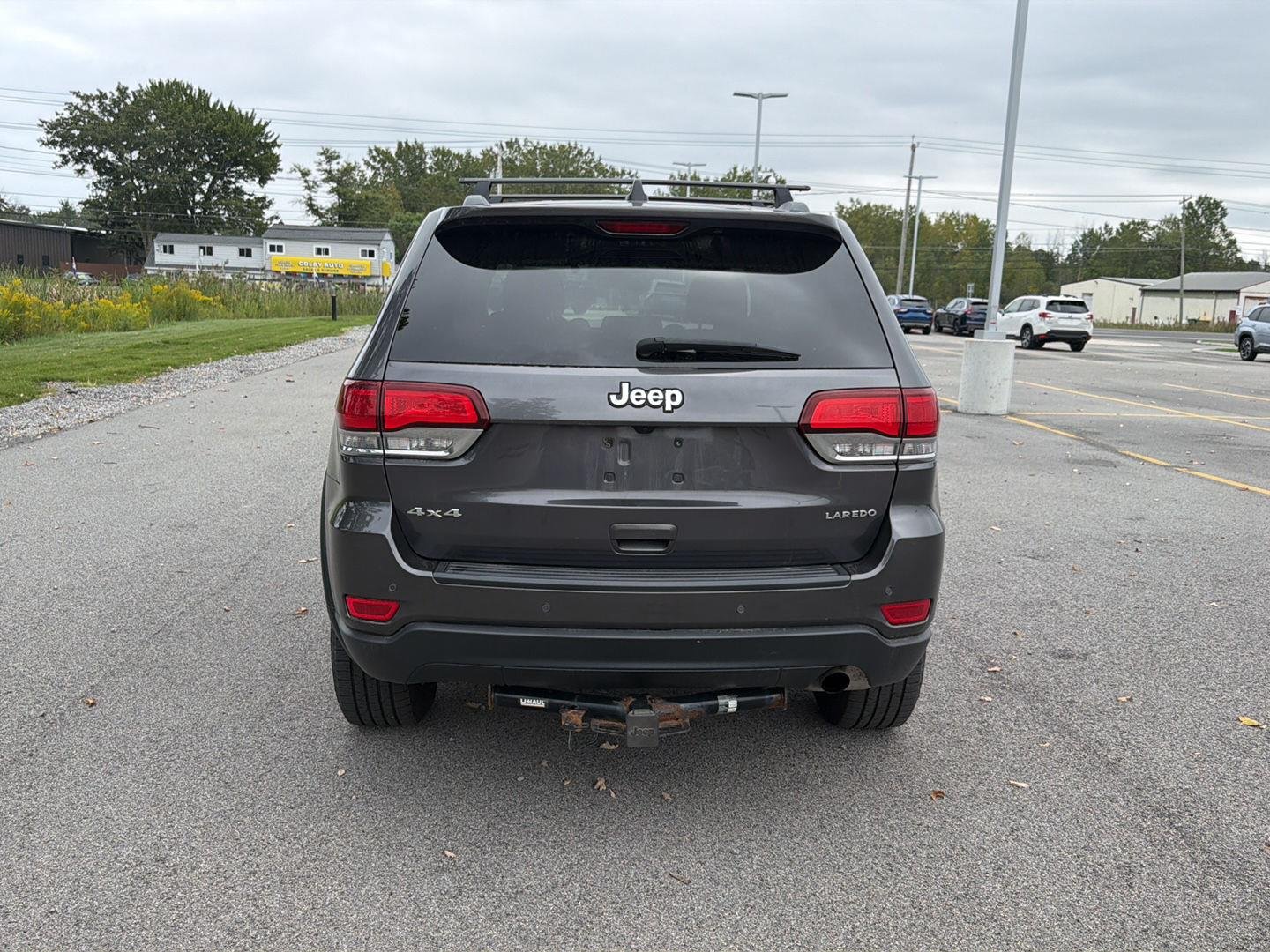 Used 2021 Granite Crystal Metallic Clearcoat Jeep Laredo E image 4