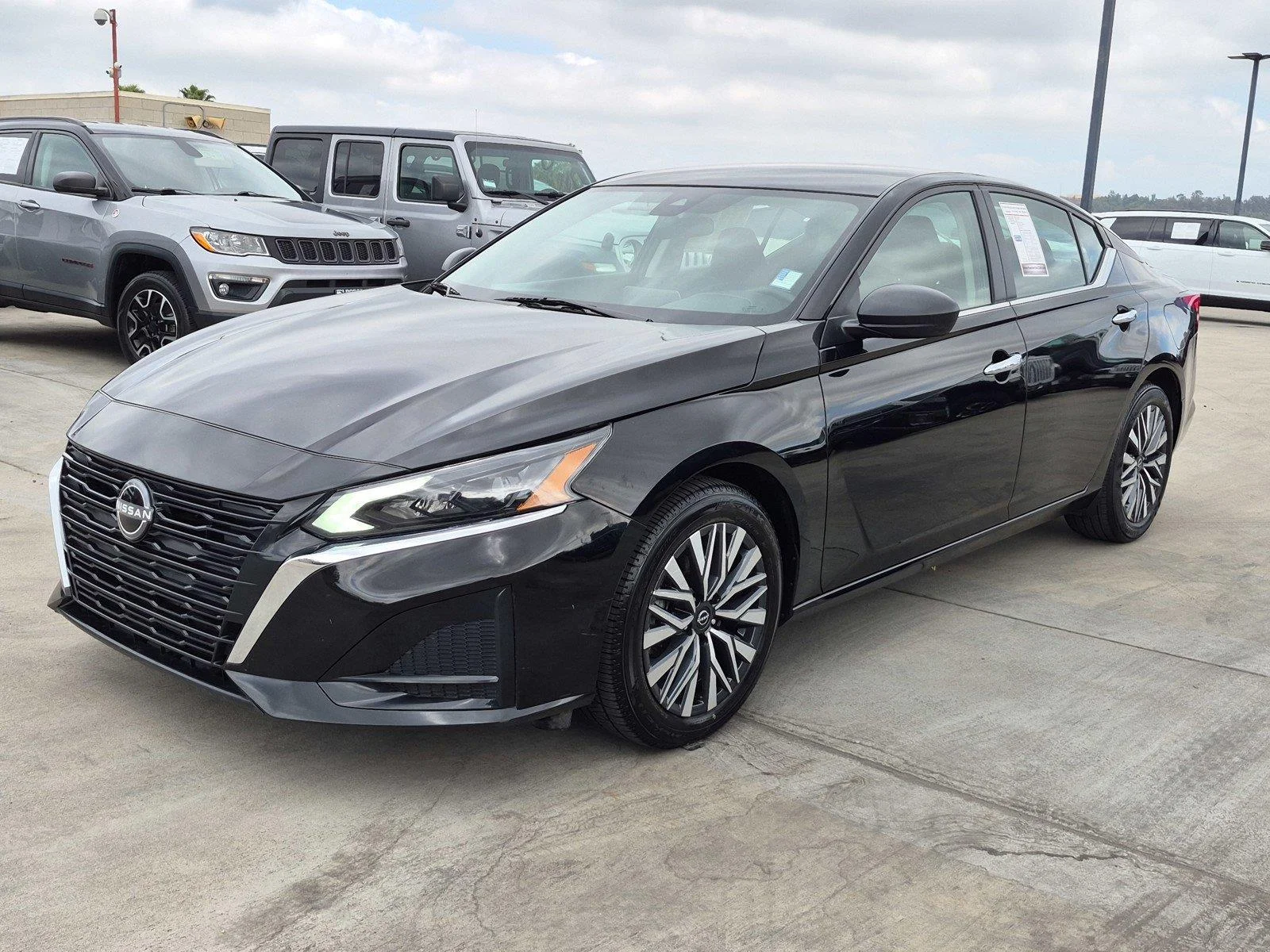 Used 2025 Super Black Nissan SV image 3