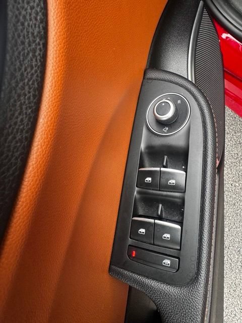 Used 2018  Alfa Romeo  image 11