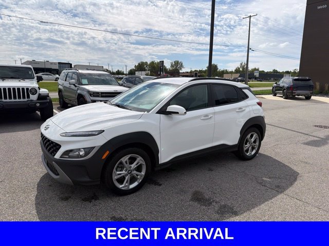 Used 2023 White Hyundai SEL image 11